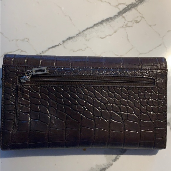 Ladies Guess Wallet - Picture 3 of 7